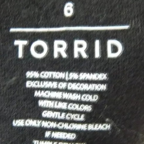 Torrid 6X Flower Cutout O-Ring Shorts - Picture 4 of 5